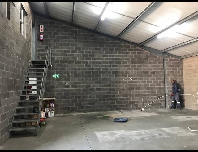 185M² WAREHOUSE RENTED IN BRIARDENE